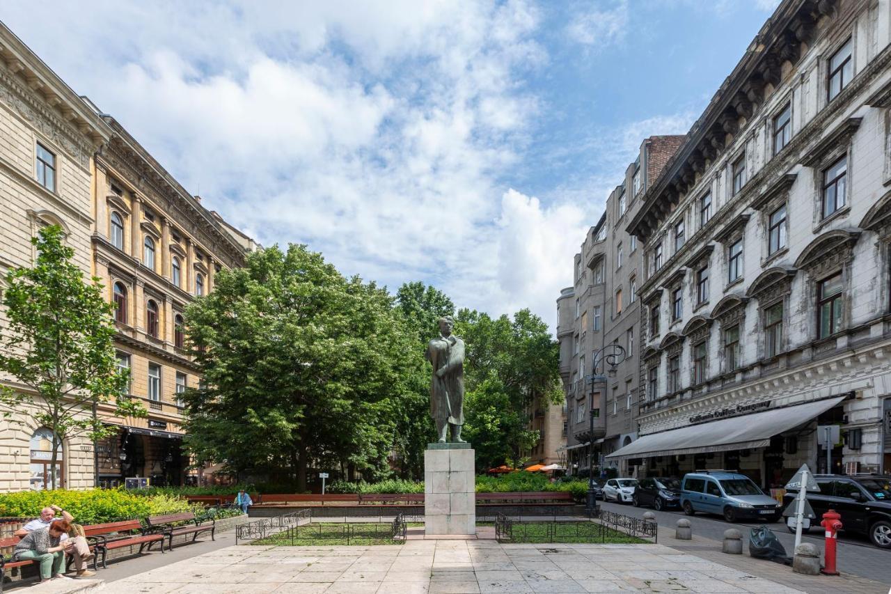 Luxurious Central Apartment In Liszt Ferenc Square — Photos 1
